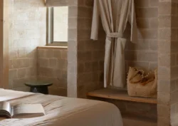 לילה לזוג בחדר אבן על בסיס חצי פנסיון ושני עיסויים/ סדנא פרטית לבחירה באמצ"ש